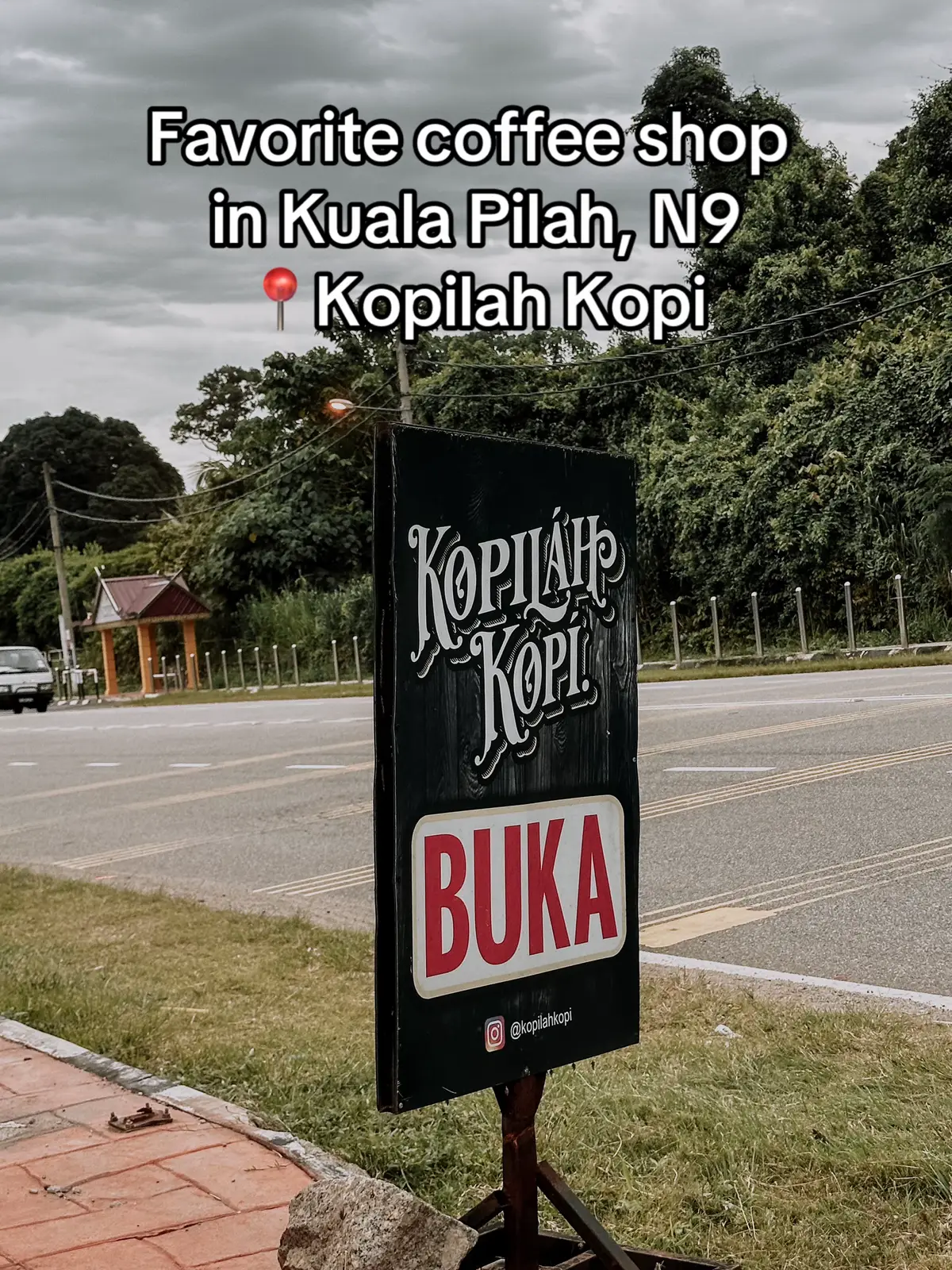 My favourite coffee shop in Pilah, N9. @kopilah kopi cafe ni tak jauh dari McD/hospital lepas kolej jururawat. Siap ada drive thru! Bolehlah buat bekal sebelum hadap jam balik KL.  #fyp #coffee #foryoupage #coffeetiktok #coffeeaddict #kopilahkopi #tiktokmalaysia 