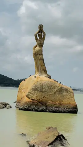Fish Girl Statue In Zhuhai, China  A Statue They See As Legendary 😎