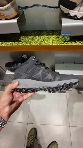 Columbia Peakfreak #foryoupage #fypage #walkintoplaces #ftypシ #columbia #columbiapeakfreak #columbiashoes #sneakers 