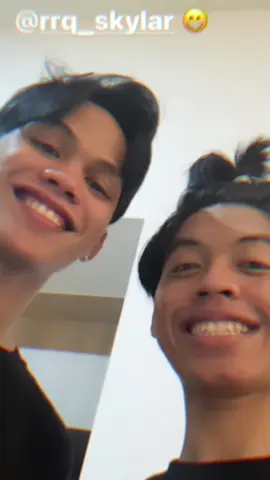 Dyrennn ngambek dicuekin skylar🤣🤣 @Dyrennn @Skylar  #rrqskylar #rrqdyrennn #rrqhoshii #rrqsena #skylar #dyrennn #vivarrq 