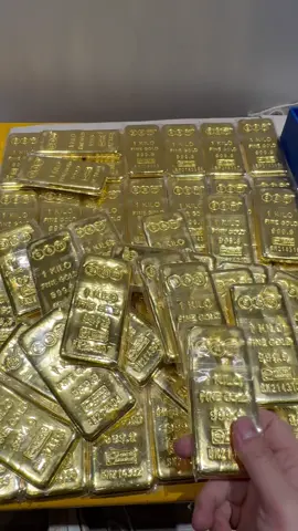 This 1kg brick of gold is heavier than you think #gold #golden #Goldbricks #goldcustodian 