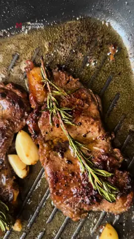 ستيك في البيت بأسهل طريقة ❤️ #steak #whitesauce #ستيك #وايت_صوص #foodblogger #lovefood #quickrecipes #tiktok #chefmennaelshinawy #dubai🇦🇪 #egypt 