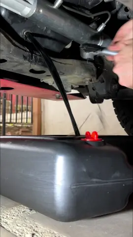 Cambio de aceite del hilux👨🏻‍🔧 @Toyota Costa Rica  #toyotahilux #hilux #yoresuelvo 