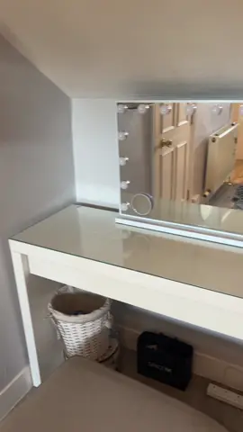 Replace my vanity mirror with me 🎀🪞💡🌸 #brokenmirror#vanityupgrade #vanitymirror #hollywoodmirror #fyp#fypage 