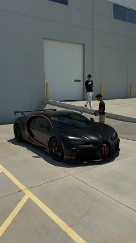 What is bro doing 💀 | #bugatti #chiron #pursport #hypercar #hypercars #carsoftiktok #cartok #carhub #fyp 