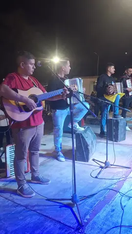 🪗 Otra linda compartida en el escenario, esta vez con el Monito Paz, gran acordeonista‼️ 👏 Que lo disfrute 💯 #chamame #videosvirales #chacoimpenetrable #impenetrablechaqueño #musicadechaco #chacoimpenetrable #losasesdelimpenetrable 