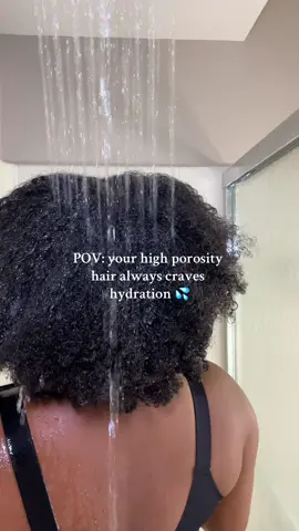 I think weekly wash days and a good moisturizer is key for me to prevent brittle and damaged hair. 🤌🏾 #highporosityhair #naturalhaircare #hairhydration #healthyhair 