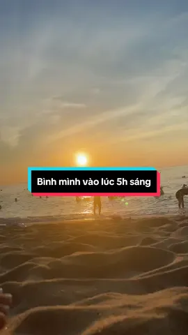 Ngắm bình minh vào lúc 5h sáng. Người NT nhưng lâu lắm rồi mới đón được bình minh như này #đón_bình_minh #biểnđẹp #biển_nha_trang #nhatrang #đenvâu #79khanhhoa #viral #xuhuong 