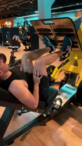 #gym #academia #malhação #saude #fyp #fyyyyyyyyyyyyyyyy #nopainnogain #fit #Fitness #body #legday 