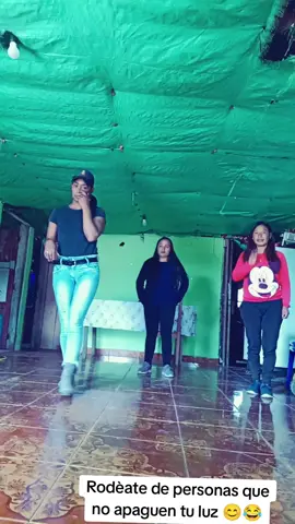 #tiktok #viral #paratii #hermanas #cuñada #familytime #parati #viral #fyp #😆 #sigueme_para_mas_videos_asi  cuando mi hermana nos reta a bailar