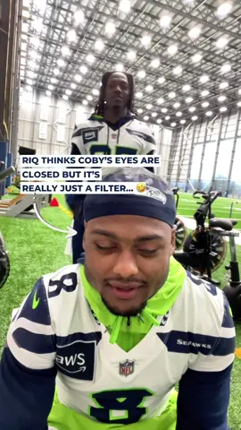 His reaction when he finds out it’s a filter… 😭 #footballtiktok #closedeyesfilter #pranks 