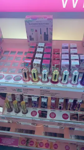 I found a new lipstick. It looks nice. Its a brand. In a store. Its silver. This is all i remember. ✌🏽😎 #lipstick 