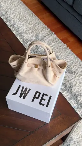 cutest lil bag around 👜 @JW PEI #jwpei #minibag #womensfashion #shoulderbags #fyp #4u #summersccessories 