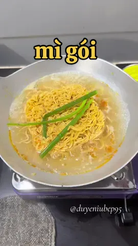 mì gói mãi đỉnh đúng ko ạ?#LearnOnTikTok #xuhuongtiktok2024 #duyeniubep #amthuctiktok #anngonmoingay #comnha #CapCut 