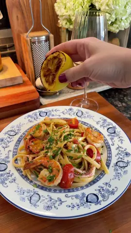 Charred Lemon Linguine with shrimp and calamari 🍋🦐🐙 #lemonpasta #whitewinesauce #pasta #shrimppasta #summerrecipes #calamari #yum #fyp 