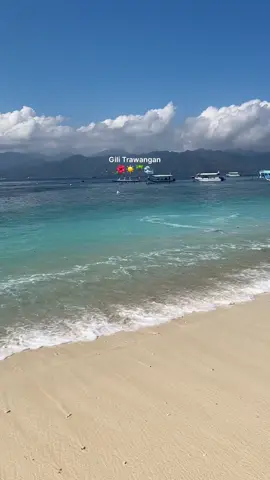 best decision ever! only 2 hours from bali 🌴💗 @Jeanitha @cindytanaka #gilitrawangan #lombok #giliair #gilimeno #sunsetbeach #sunsetgilitrawangan #giliislands #snorkeling #bali #girlstrip 