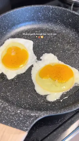 Happy Tuesday!! What’s everyones plan today?? ☺️ #breakfast #simplebreakfast #breakfastideas #breakfastwithme #egg #bacon #toast #fypシ゚viral 