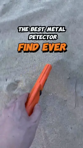 Look what I found with the metal detector #treasure #lookwhatifound #treasurehunter #whatifoundonthebeach #metaldetector #metaldetecting 
