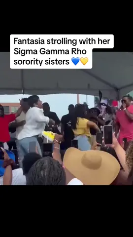We love to see how much Fantasia loves her sorority! 💙💛 She is always putting on for Sigma Gamma Rho!  📷: @CDK on the mic  #Fantasia #SigmaGammaRho #SGRho