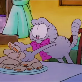 Literally ate Garfield. Nermal is better 😗 #garfield #garfieldandfriends #nermalcat #nermalgarfield 