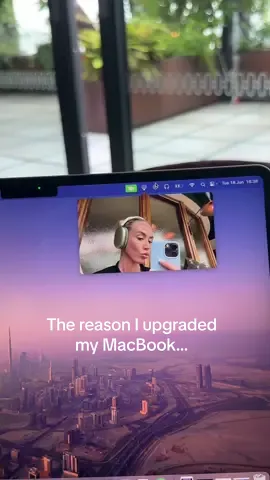 Quick check when your crush is walking towards you 👀 … or a zoom call is coming in 😒 #corporategirlies #macbookair #macbookpro #mackbooktips #macbooktips #applemacbookpro 