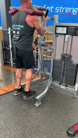 I told you it was too heavyyyyy!! Guy broke his leg 😞😫🤯🤯🤯 #gym #GymTok #gymfail #broken #funnyvideos  
