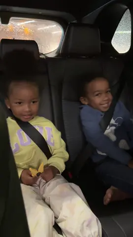 Replying to @myrissoslimeyy5 while @Tony Henry went to get bags and car seats I got this moment between them🥹 #brayandny #siblinglove #pt2 #braylonandnyla 