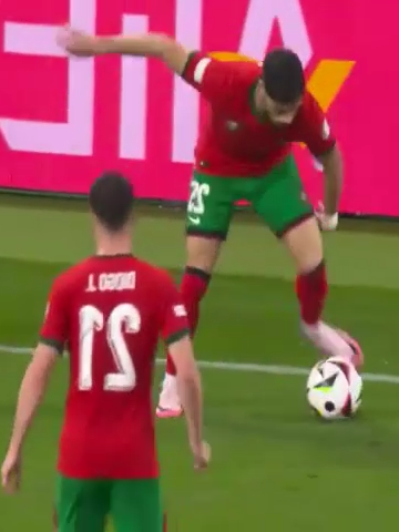 ¡Francisco Conceição apenas saliendo del banco, mete el gol de la victoria para Portugal! #EURO2024 #PORCZE #Portugal #RepúblicaCheca