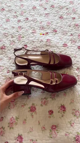 I love them!! 🍒 #balletflats #squaretoeshoes #smallheeledshoes #cherryshoes 