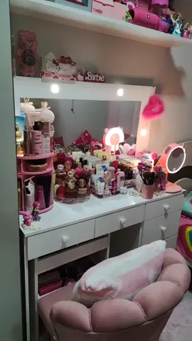 #fyp #foryou #foryoupage como eu amo esse cantinho🥰🥰🥰🥰🥰🥰🥰🥰🥰💕💕💕💕💕💕💕#quartorosa💖 #penteadeiracamarim #autocuidado #paty💖 