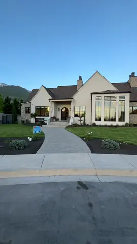 #raykonconstruction 📍Lindon, Utah #paradeofhomes #hometour #customhomes #newconstruction #homedecorideas #interiordesign #housetour #RoomTour #customhouse #construction #paradehome #luxuryhomes #bathroomdecor #longervideos #creatorsearchinsights @raykon_construction 