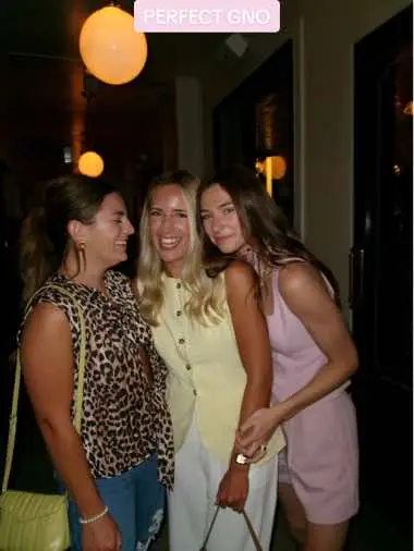 Goodwins did not disappoint !! #dallasrestaurants #dallasdrinks #gno #dinneroutfit #outfitoftheday #fashioninfluencer #abercrombieset 