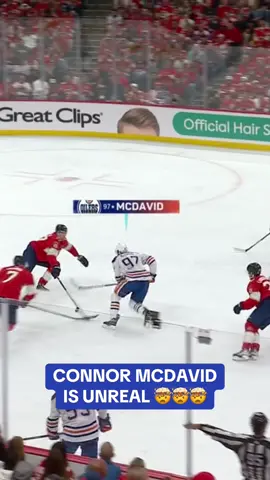 What is this sorcery, Connor?! 😱‼️ #ConnorMcDavid #Hockey #HockeyMoves #HockeyTikTok #Oilers #Edmonton #StanleyCup 