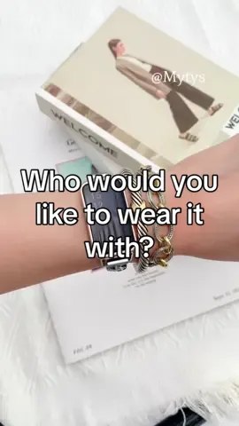 How do you like to stack your bracelets?😝🎁🎁#goldjewelry #jewelrylover #tiktokshopsummersale #dealsfordays #dealsforyoudays #fypage #foryou #fashion #bracelet 