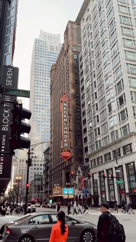 ✨end of beginning✨ #Vlog #video #filming #aesthetic #music #oldschool #usa #aestheticvideos #city #chicago #citylife 