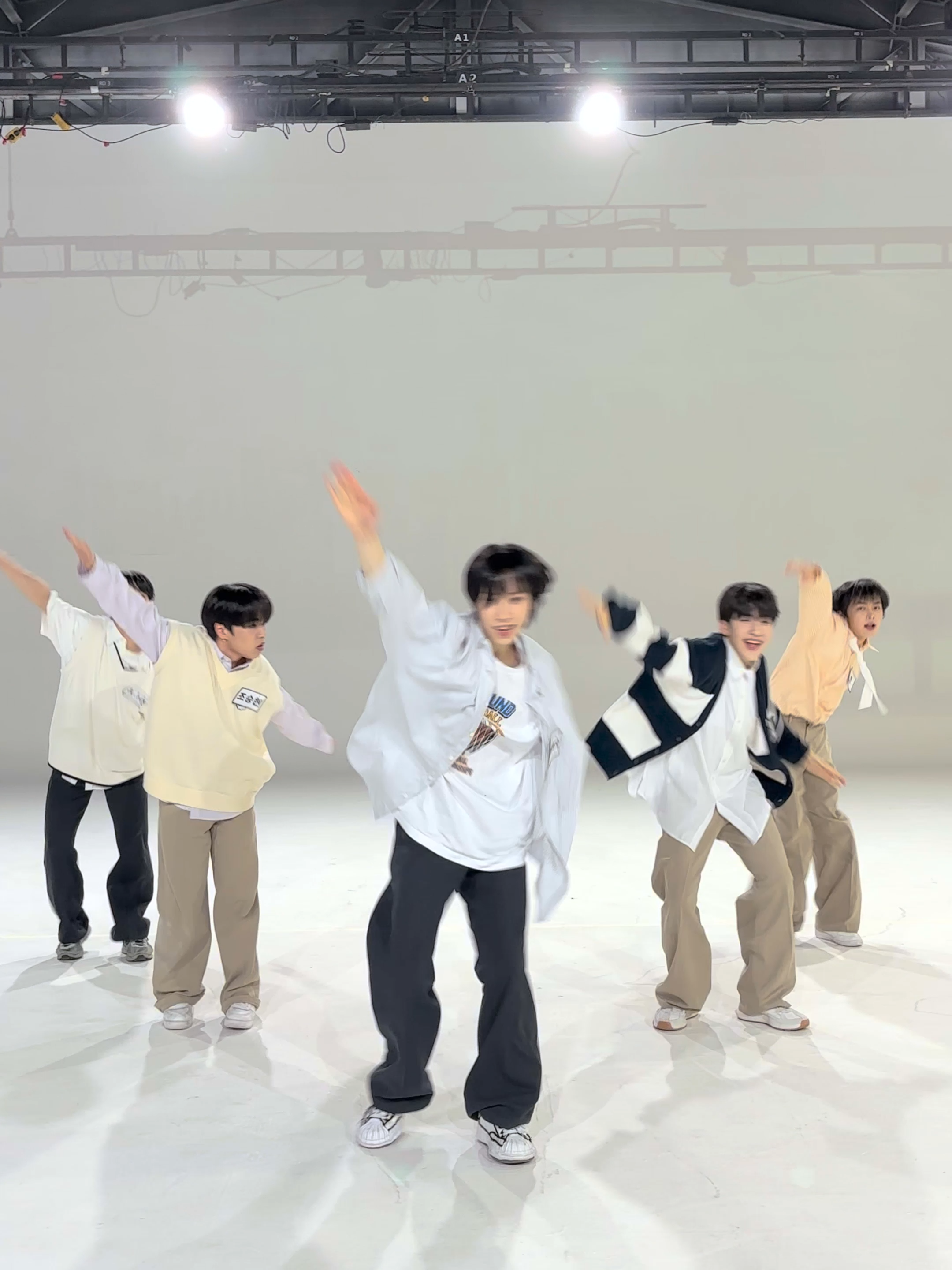 MA1의 청춘을 함께 비행✈️ #비행 #비행챌린지 #위댐보이즈 #wedemboyz #NCT #NCTU #kpopdance #challenge #dance