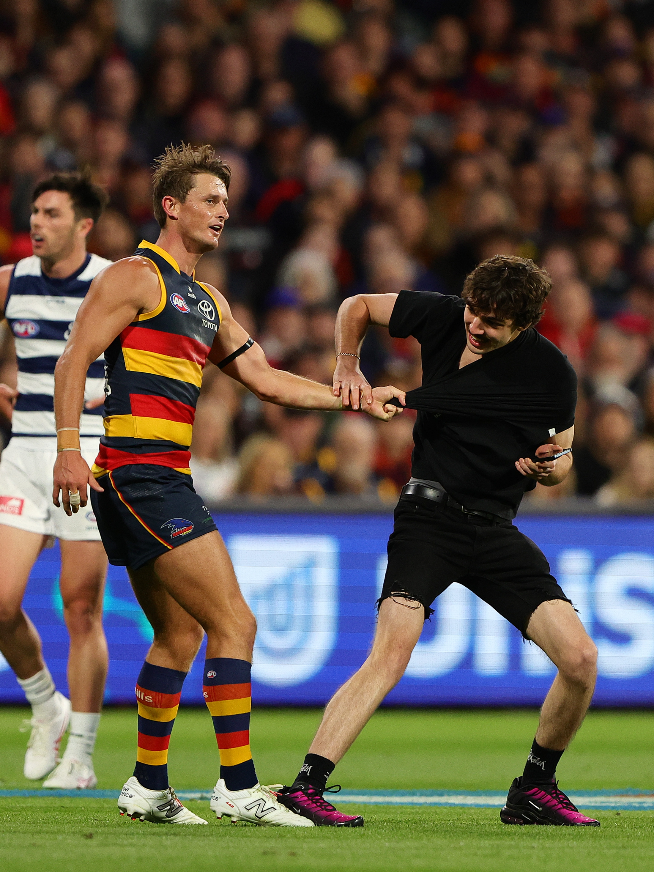 A warehouse worker who invaded Adelaide Oval just as the Crows were surging against Geelong has made a bold claim outside court. #afl #adelaide #footy Read more 👉 bit.ly/3KPry89