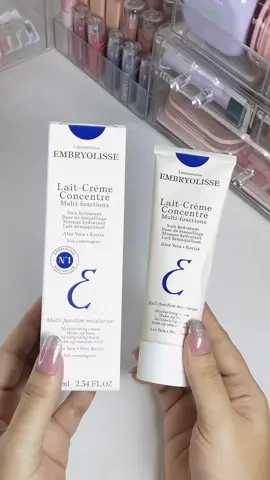 Produk andalan para MUA dari @embryolisse_idn Lait-Créme Concentré ini moisturizer yang kegunaannya banyak banget bukan cuma buat moisturizer aja, salah satunya bisa banget dipake as a primer, bikin make up jadi super nempel dan awet. Ga heran banyak banget MUA yang jadiin ini produk andalannya 👍🏻👍🏻👍🏻 #embryolisse #embryolisselaitcream #moisturizer #primer #makeup #skincare #review #beauty #fyp 