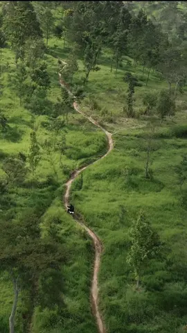 cari yang ijo-ijo dulu biar seger gaes 🫠 #indonesia🇮🇩 #indonesia #yogyakarta #fyp #aerialfootage #aerial #djimini3 #mini3 #djidrone #drone #dronedji #trabas #field #hills #trail #dirtbike #travel #klangon #klangonmerapi #sleman #klx #kawasakiklx #healing #relax #adrenaline #adventure #adventurer #survive 