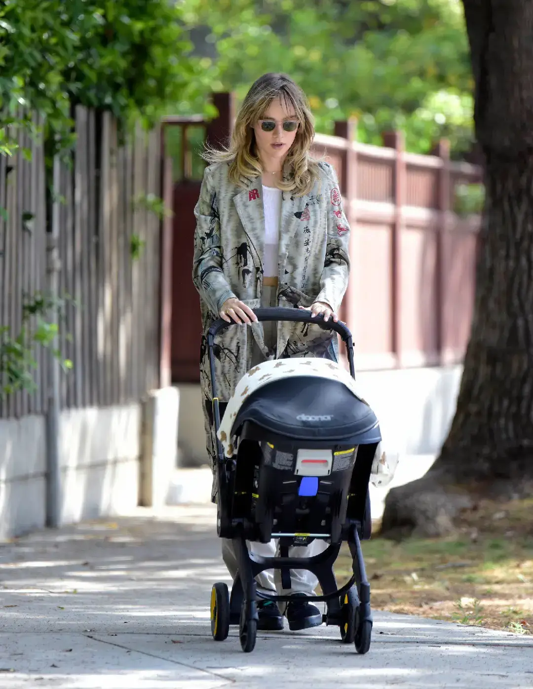 Suki Waterhouse and her baby girl in Los Angeles (June 18, 2024) #sukiwaterhouse #alicesukiwaterhouse #Fyp #fypシ #foryourpage 