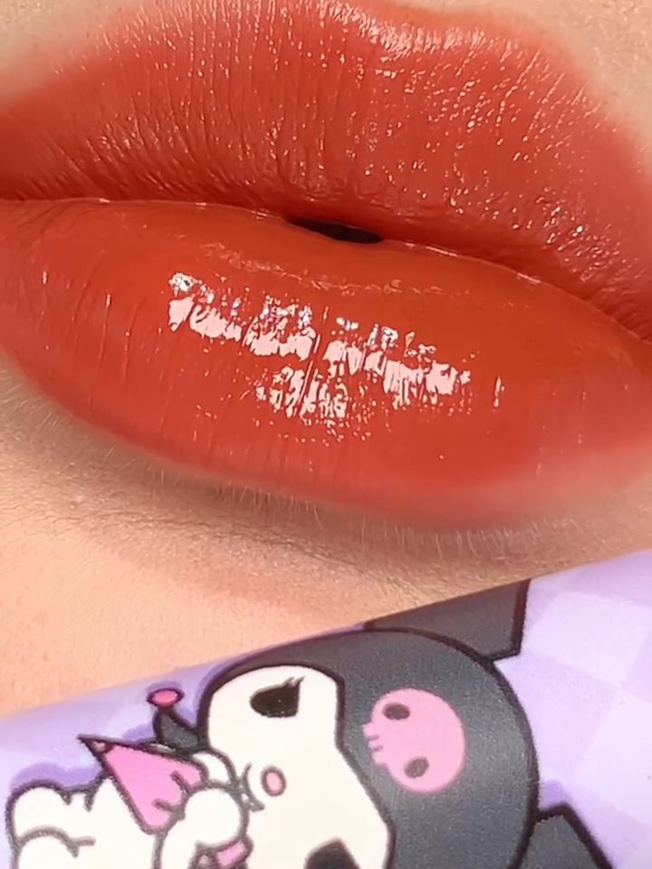 Focallure 💜 Kuromi #OR04 shiny glossy matte lipstick try on ✨ #focallurebeauty #focallurebeautyshow #BestieParty #FocallureSanrio #CakeInJoy #Lipmatte #Glossymatte