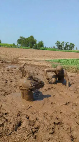 A man stuck in Mud 😮😅😂#foryou #funnyvideos #comedyvideo #viraltiktok 
