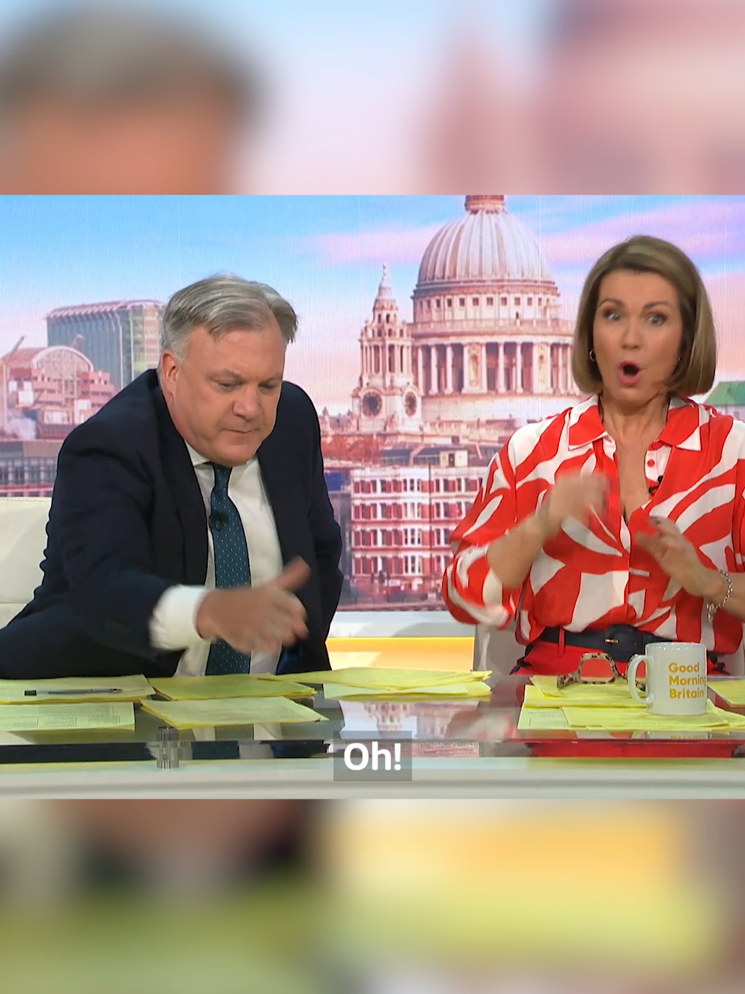 That's one way to deal with a pesky fly🤣 #gmb #goodmorningbritain #susannareid #edballs