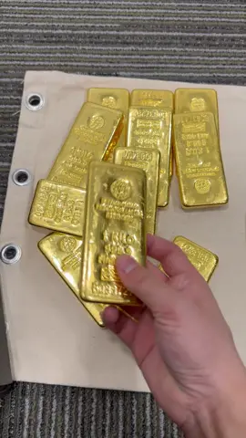 What kind of car there gold bars buy? #gold #goldprice #hongkong #goldbar 
