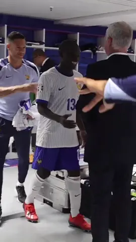 The France players showed their love to N’Golo Kanté after his display against Austria 🫶🇫🇷 @Equipe de France #football #france #kanté 