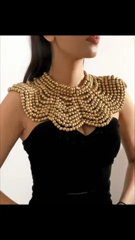 A beautiful queen necklace for special occasions #queen beauty#necklace #coktai #datenight #viral video queen #seach insight cocktail date beauty 