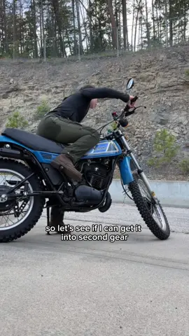 Part 2: Learning to ride my 1977 DT250 2 stroke for the first time. Gotta start somewhere. Don’t worry I have a course booked 🙂‍↕️ #motorcycle #vintagemotorcycle #dualsport 