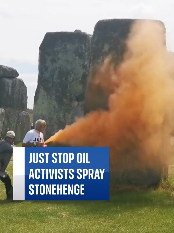 #JustStopOil #protesters spray orange powder over #Stonehenge