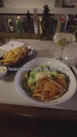 Embracing the timeless trio: Martinis, fries, and Caesar salads – because some days just call for classic indulgence. 🍸🍟🥗  - - - #CaesarSalad #NYCHotels #LunchVibes #NYC #ClassicCravings #MartiniMoments 