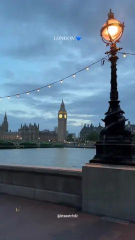 The vibrant and bustling capital of the United Kingdom. 📍London, 🇬🇧 📸@letswatchdiz #bigben #elizabethtower #housesofparliament #londoneye #riverthames #towerbridge #stpaulscathedral #londoncity #londonlife #londonphotography #london #england #unitedkingdom #traveler #traveling 